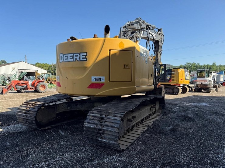 2016-deere-245g-lc-image-4