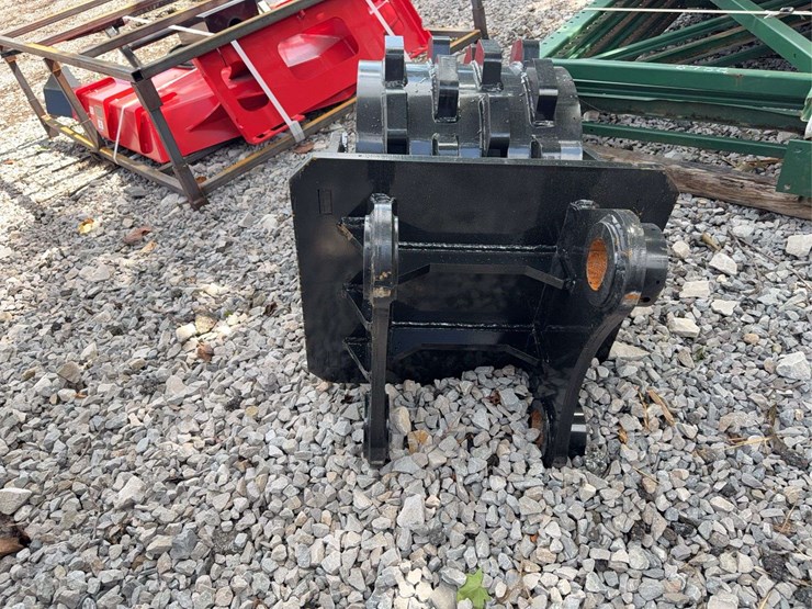 caterpillar-320-image-4