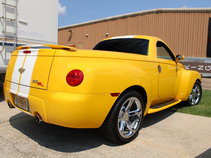 #135-•-offered-at-no-reserve-|-2005-chevrolet-ssr-image-5