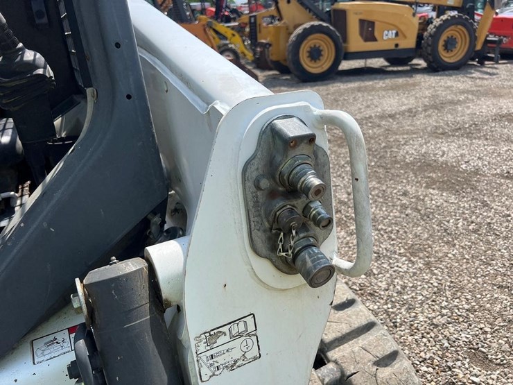 2012-bobcat-t630-image-11