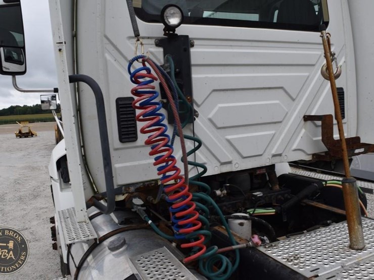 2014-international-prostar-image-53