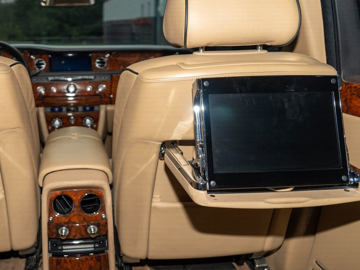 #110-•-2014-rolls-royce-phantom-sedan-image-61