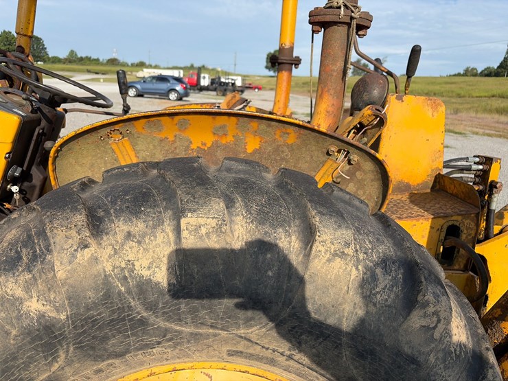 john-deere-302-image-5