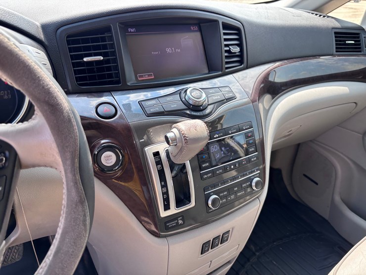 2013-nissan-quest-image-11