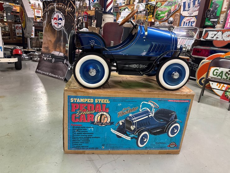 #288-•-stamp-steel-pedal-car-classic-roadster-image-5