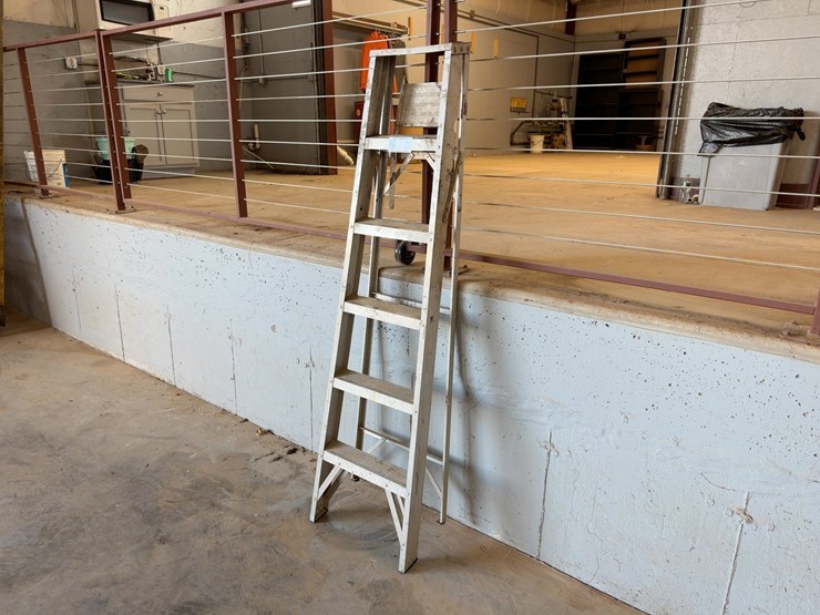 6'-aluminum-stepladder-image-2