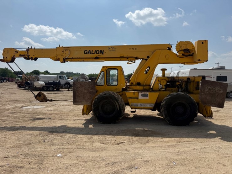 2015-jlg-8042-image-11