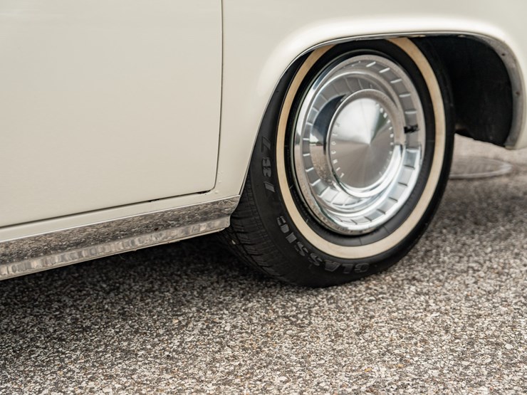 #111-•-1962-lincoln-continental-sedan-image-16