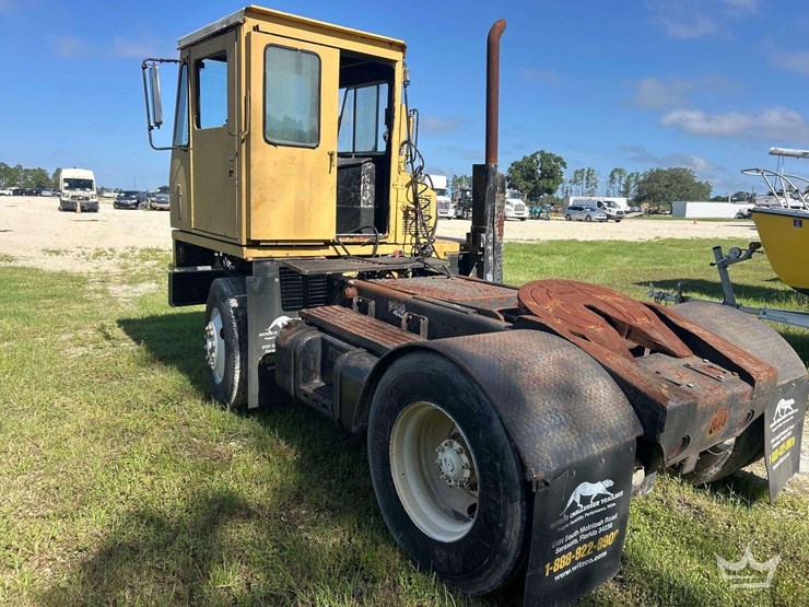 yard-spotter-truck-image-4