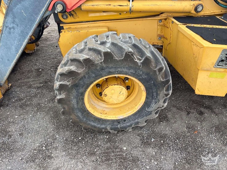 2015-deere-410l-image-29