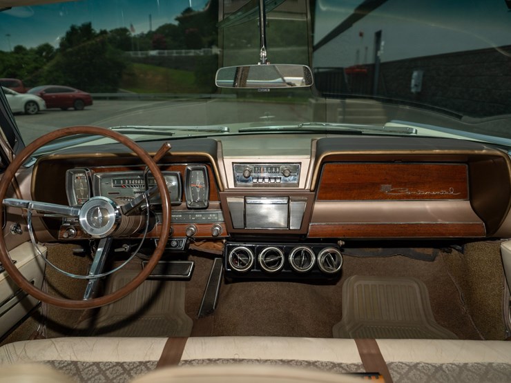 #111-•-1962-lincoln-continental-sedan-image-71
