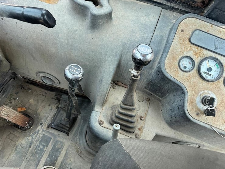 jcb-214e-image-25