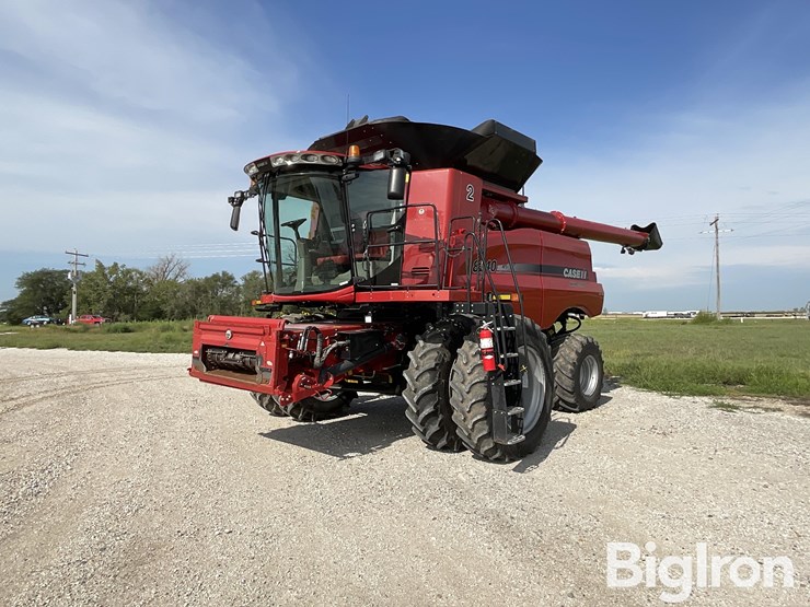 2015-case-ih-8240-image-1
