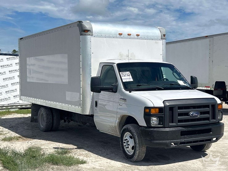 2017-ford-e350-image-2