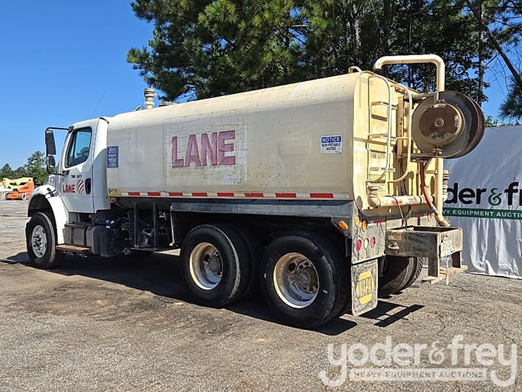 2013-freightliner-m2-106-image-3