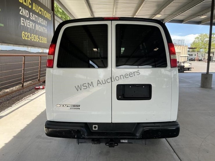 2014-chevrolet-express-3500-image-6