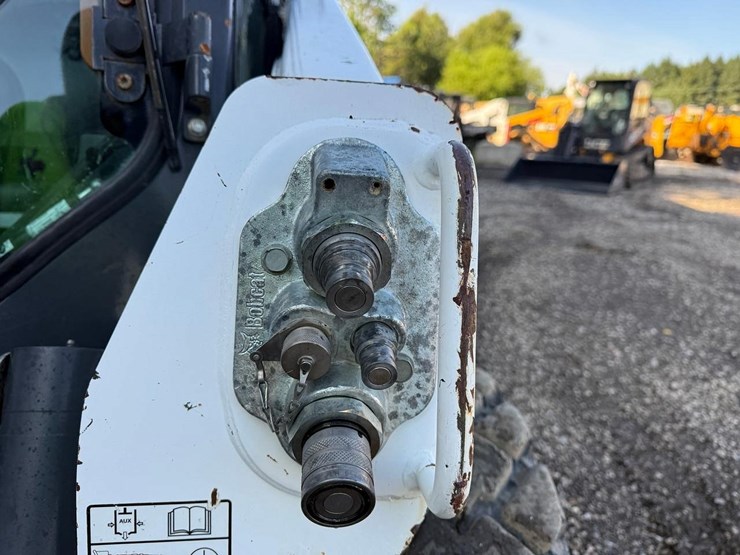 2017-bobcat-s570-image-11