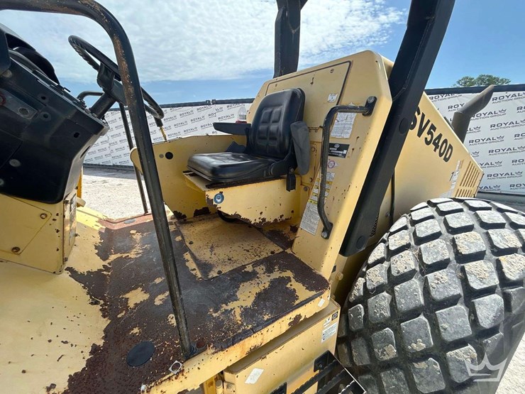 2014-sakai-sv540-vibratory-soil-compactor-image-13