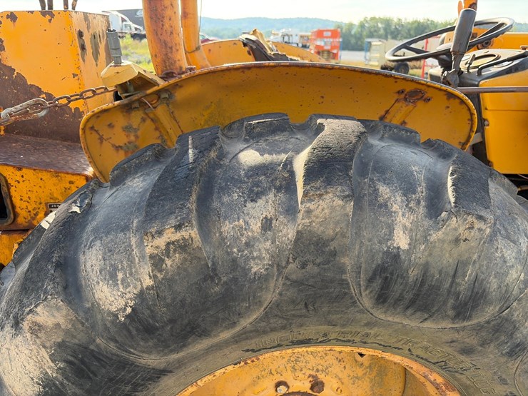 john-deere-302-image-9