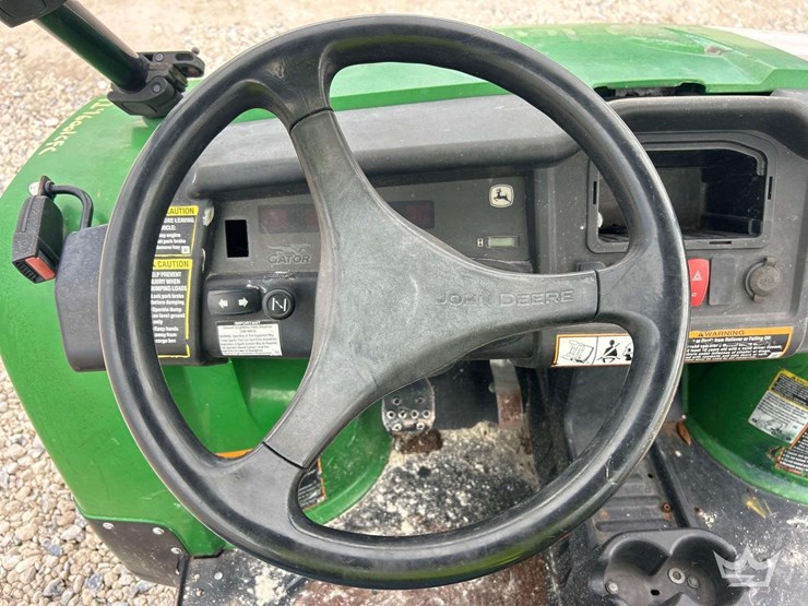 2016-john-deere-gator-image-14