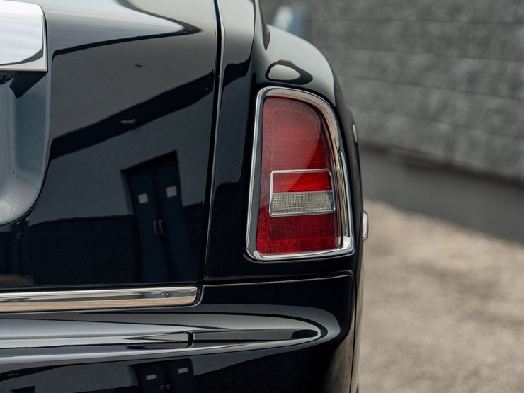 #110-•-2014-rolls-royce-phantom-sedan-image-11