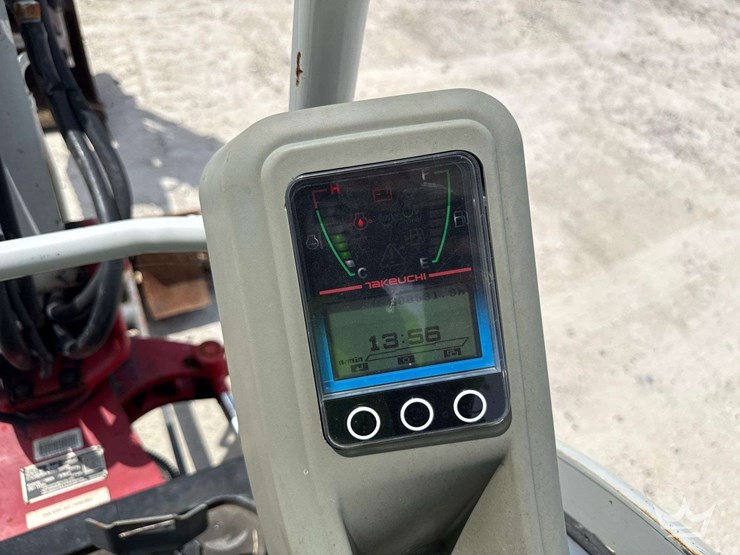 2022-takeuchi-tb225-image-34