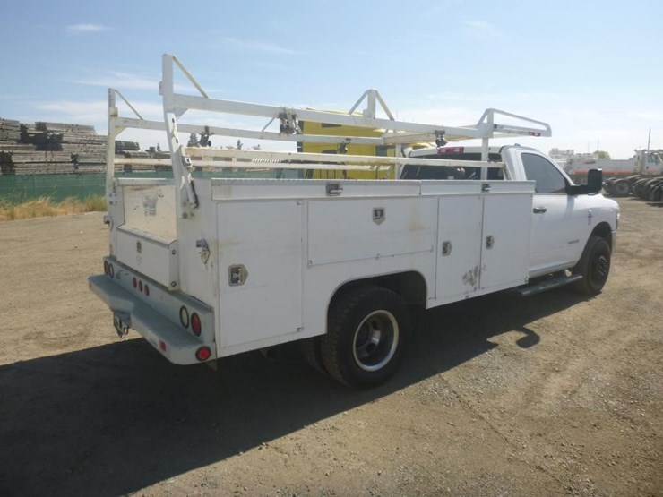 2019-dodge-3500-image-3