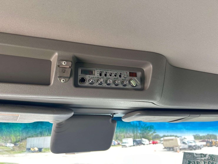 2019-peterbilt-579-image-16
