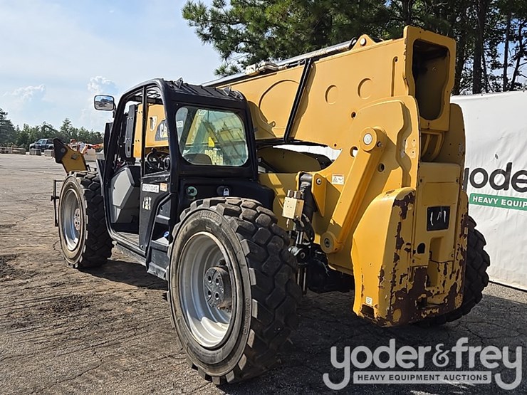 2017-caterpillar-tl1055d-image-3