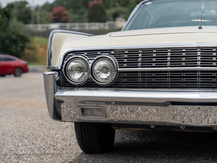 #111-•-1962-lincoln-continental-sedan-image-23