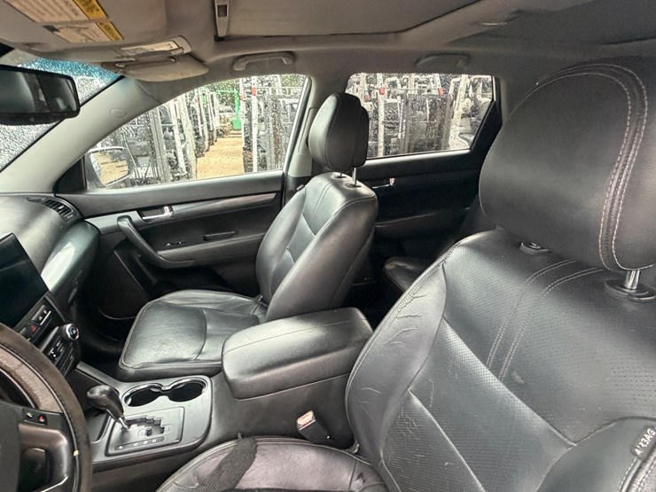 2011-kia-sorento-image-34