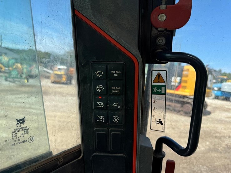 2020-bobcat-t66-image-31