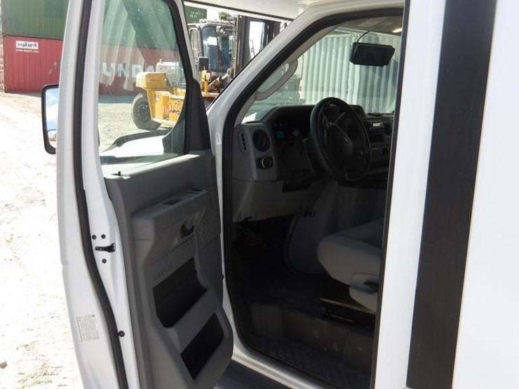 2021-ford-e450-image-83