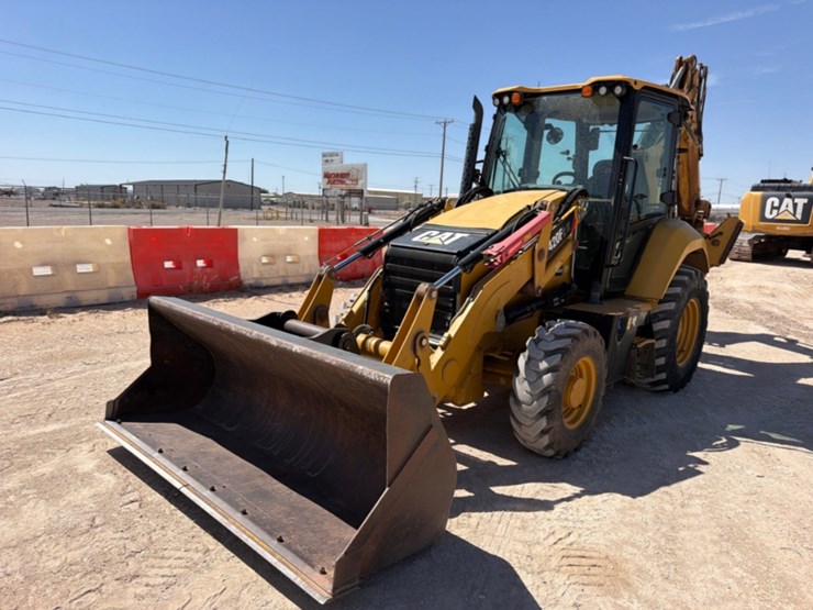 2021-caterpillar-420f2-image-2