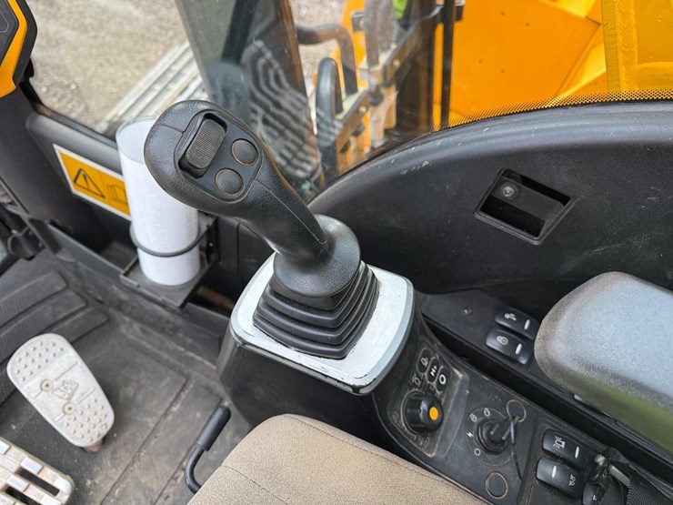 2021-jcb-js160n-lc-image-22