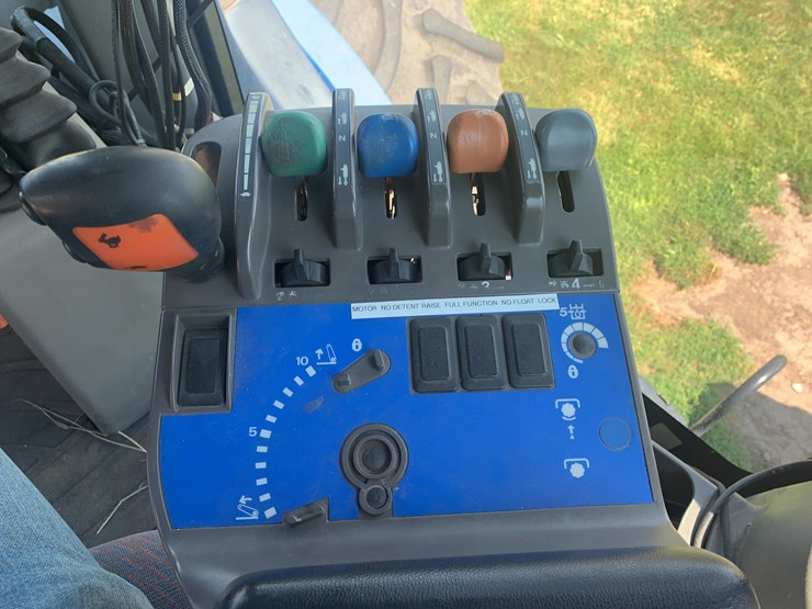 2004-new-holland-tj375-image-23