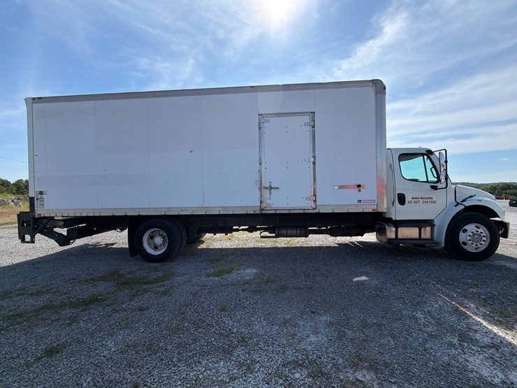 2014-freightliner-m2-106-image-9