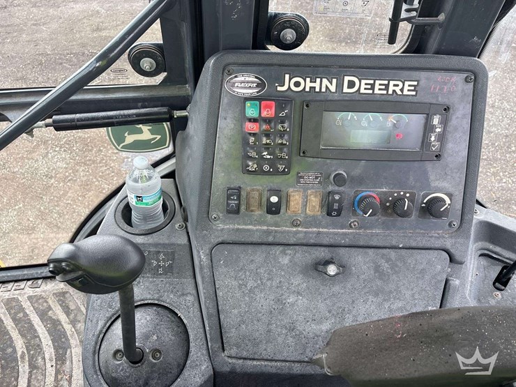 2015-deere-410l-image-23