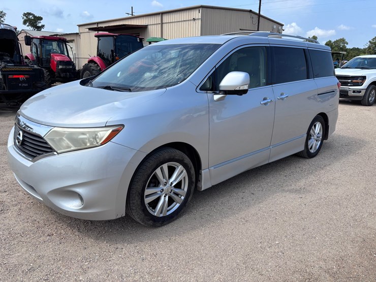 2013-nissan-quest-image-1