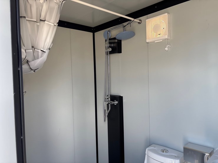 #1301-•-portable-restroom-image-4