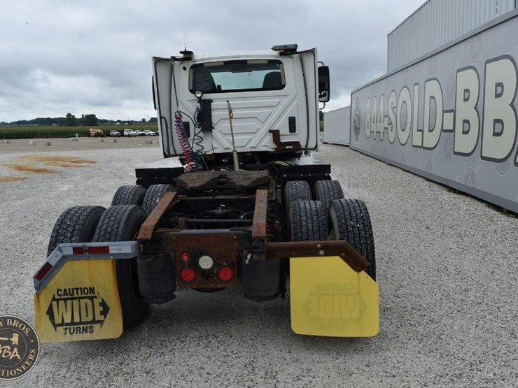 2014-international-prostar-image-13