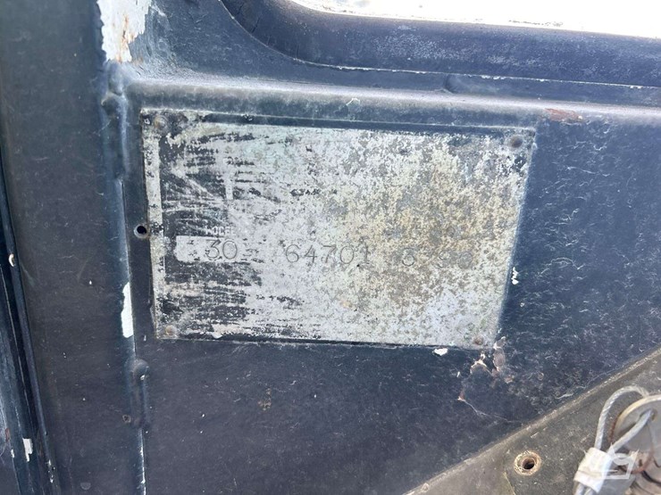 yard-spotter-truck-image-14