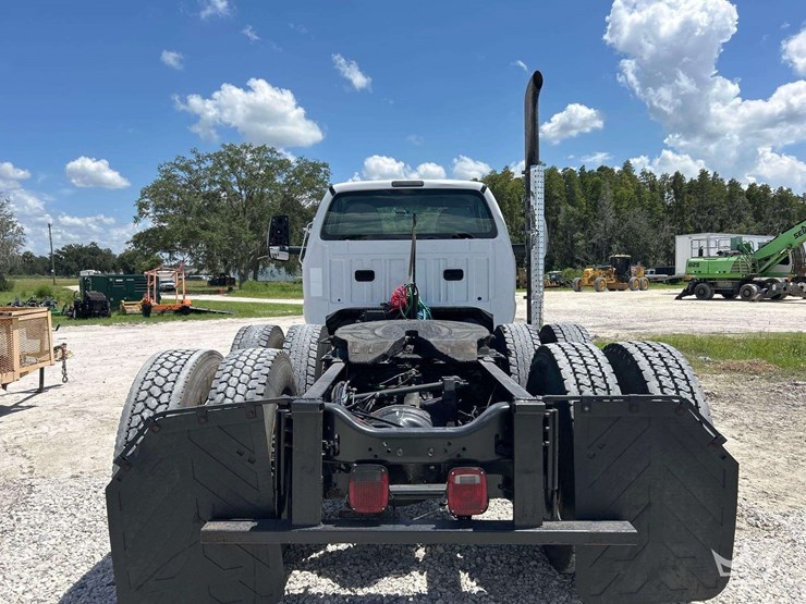 2022-ford-f750-image-24