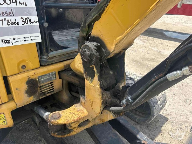2015-caterpillar-304e2-mini-excavator-image-18