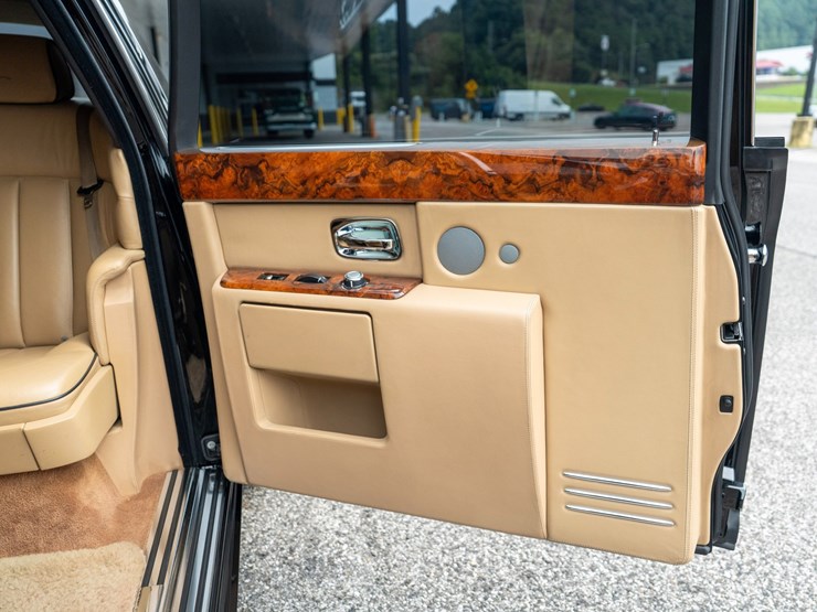 #110-•-2014-rolls-royce-phantom-sedan-image-42