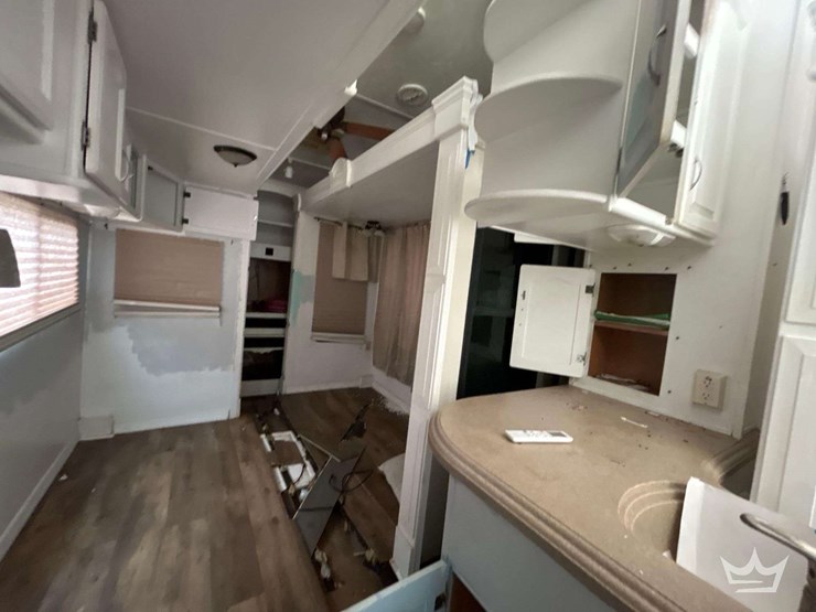 2007-keystone-montana-5th-wheel-t/a-travel-trailer.-image-13