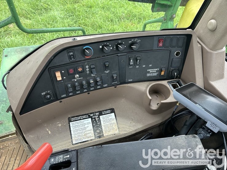2000-john-deere-4700-image-11