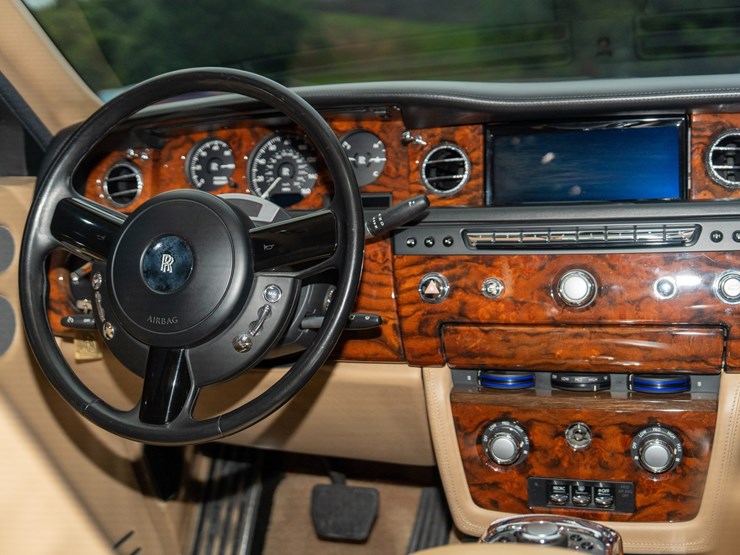 #110-•-2014-rolls-royce-phantom-sedan-image-65
