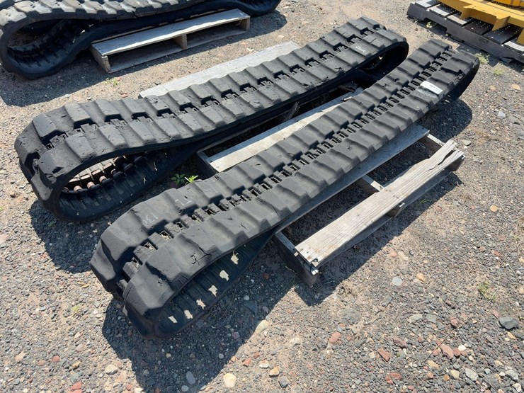 (2)-rubber-skid-steer-tracks-image-4