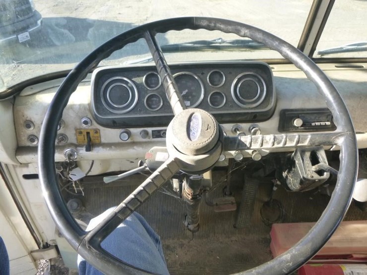 1985-ford-c700-image-9